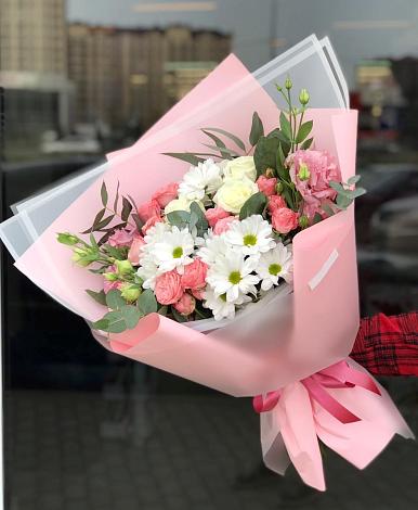 Букет цветов из: Розы, Лизиантусы и Хризантемы в Сеньково